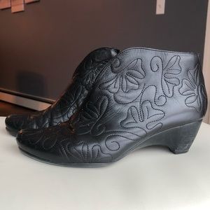 Pikolinos Embroidered Booties